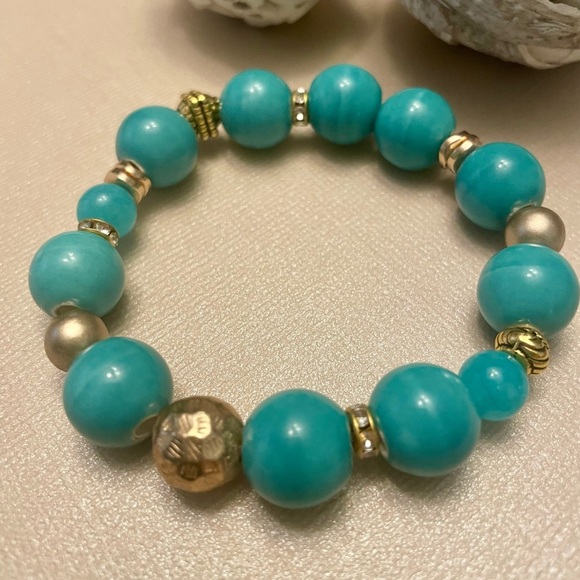 Turquoise blue Stretch Bracelet  14 mm beads, and 8mm quartz beads, gold details - Picture 1 of 5